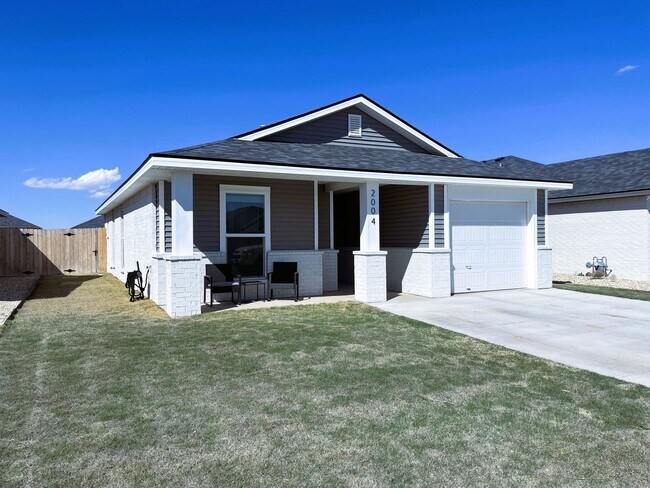 Building Photo - Stunning Two Bedroom Home In Bell Farms!