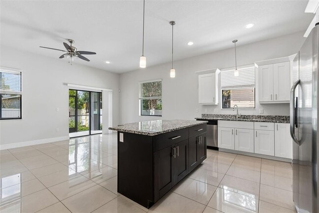 Building Photo - 2311 W Aileen St