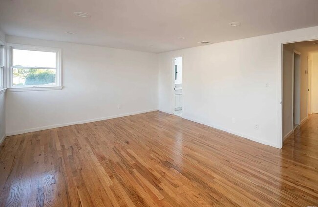 Building Photo - 4488 Merrick Rd