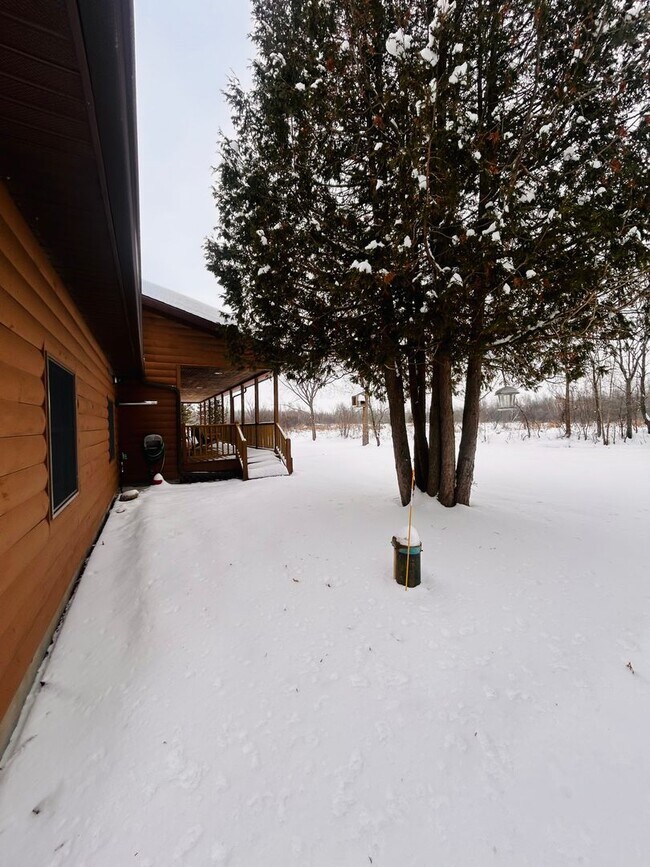 Building Photo - Charming Log Cabin Rental – 3 Bedroom / 2 Bath | Carthage School District