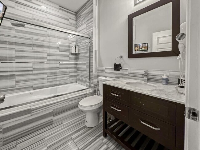 Building Photo - 1401 N 5th St