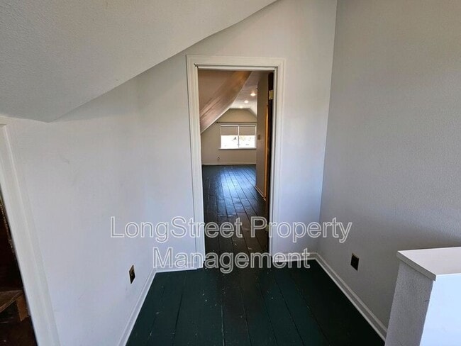 Building Photo - 224 N Russet St