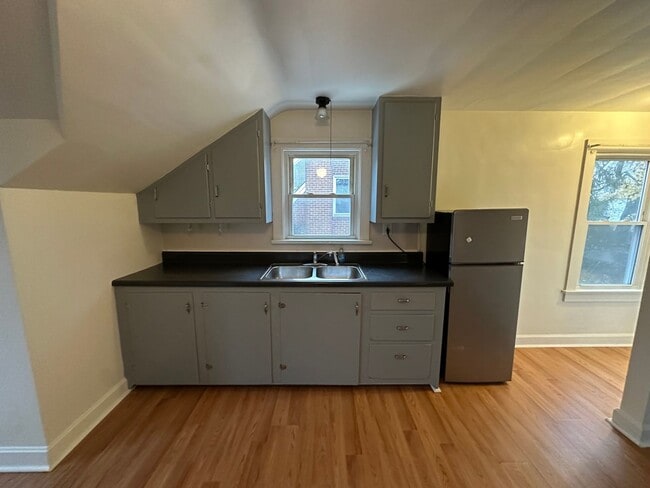 Building Photo - 70 Clifton Dr