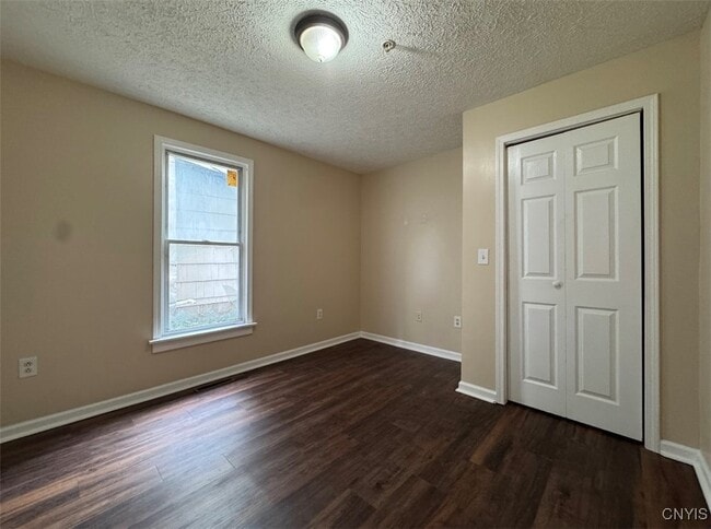 Building Photo - 2 E Main St