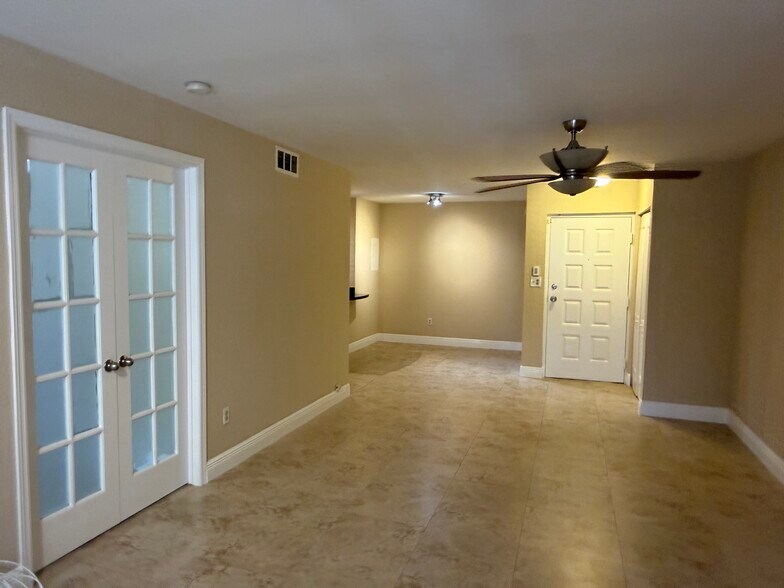 Building Photo - 2871 N Oakland Forest Dr