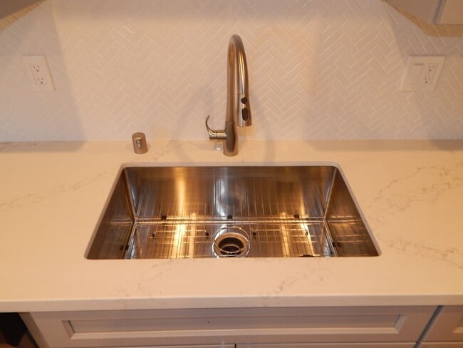 Building Photo - Rent $1900- Deluxe newer 1 Bedroom 1 Bath duplex upper level. El Sobrante