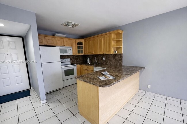 Building Photo - 8005 Lake Dr