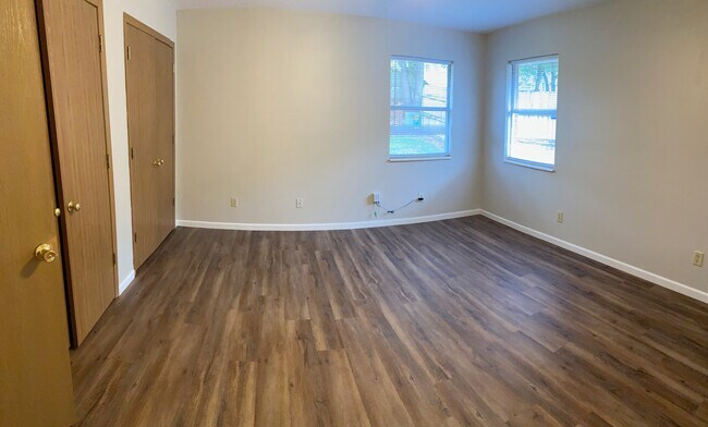 Building Photo - 123 Fox Run Pl