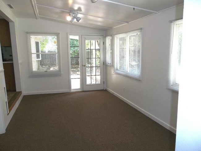 Building Photo - Charming Ranch Home Near the Foothills