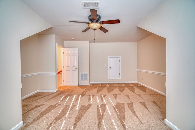 Building Photo - Incredible Home In Gated Community/Simpsonville