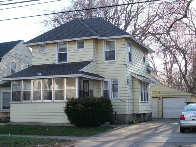 Primary Photo - 34 Diamond Ave NE