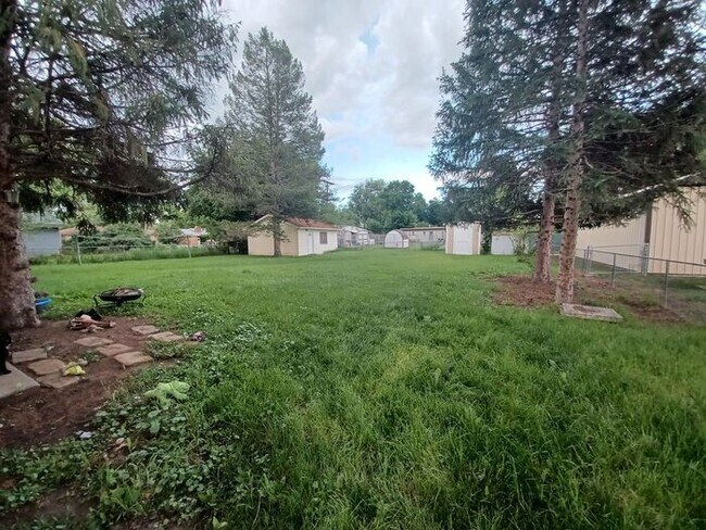 Building Photo - 3 Bedroom House in Laporte
