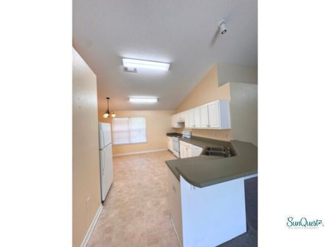 Building Photo - Spacious all brick home in Gulf Breeze.