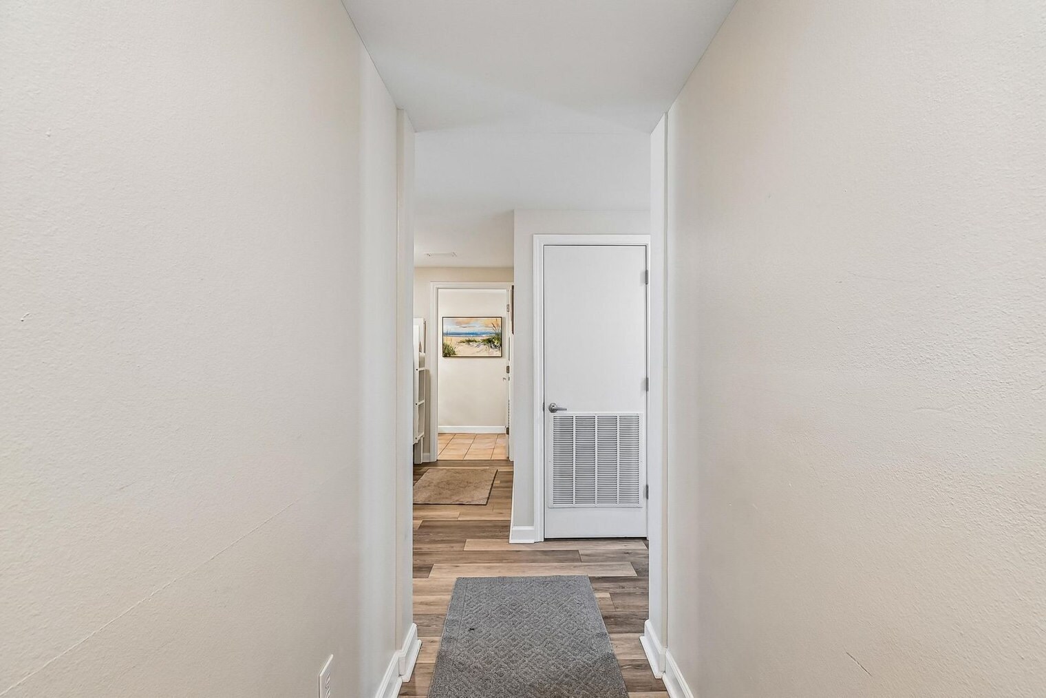 Building Photo - 9896 S Thomas Dr