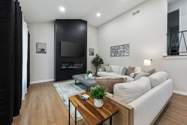 Building Photo - 12548 S Major Ave