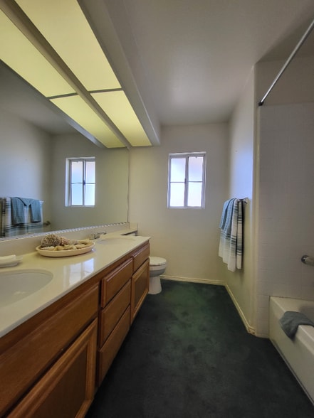 Building Photo - 21714 Agajanian Ln