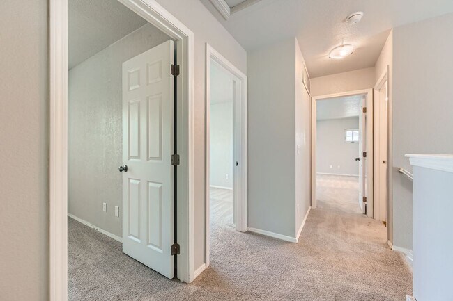 Building Photo - 4 bed /2.5bath Charming Home in Aurora
