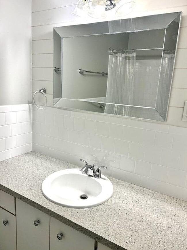 Building Photo - 55+Community - ANNUAL  1/1 GREAT LOCATION - UPDATED UNIT WITH COMMUNITY HEATED POOL!