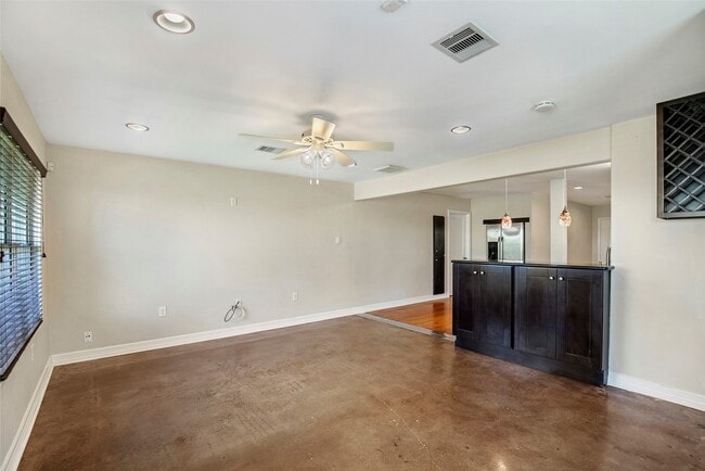 Building Photo - 2106 Stonecrest Dr