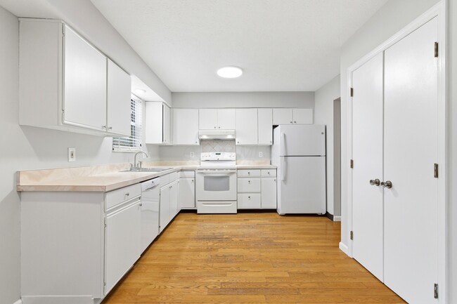 Building Photo - 2688 Bellwood Ave