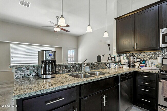 Building Photo - 14812 Hunters Grove Ave
