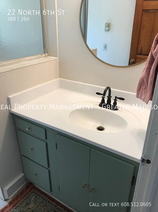 Building Photo - Updated 3 bedroom plus Den house near East...