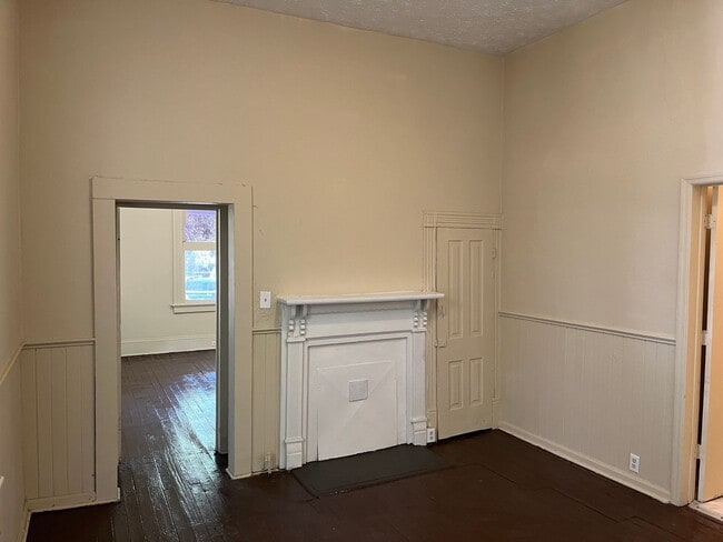 Building Photo - **ON HOLD**2 bedroom / 1 bathroom Duplex in Columbus, GA 31904***