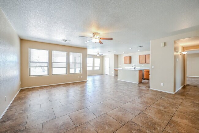 Building Photo - 3221 W Cavedale Dr