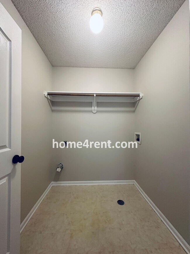 Building Photo - A Fantastic Four Bedroom, Olathe Home w/ N...