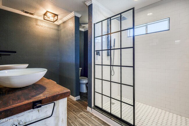 Building Photo - 6821 Pearl Ridge Dr