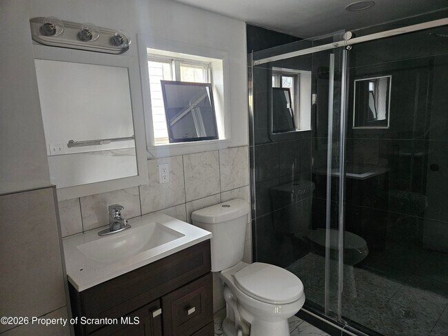 Building Photo - 335 Phelps St