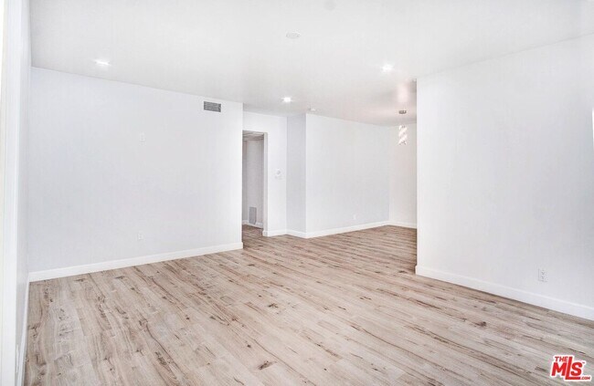 Building Photo - 722 Lincoln Blvd