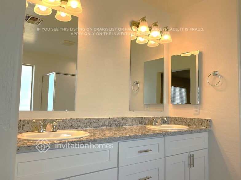 Building Photo - 4854 S Antonio