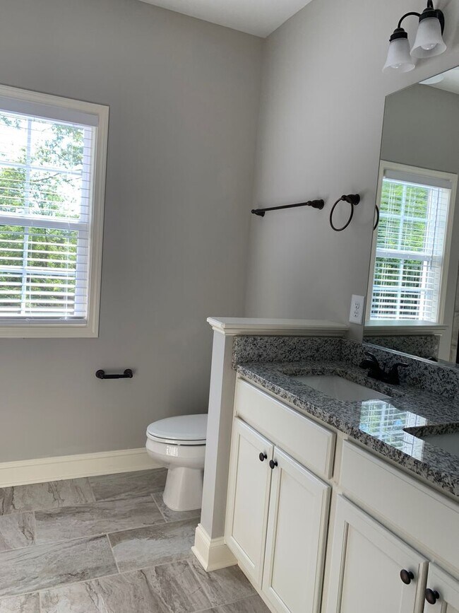 Building Photo - 3 Bedrooms 2.5 Baths  Condo in Downtown Watkinsville!