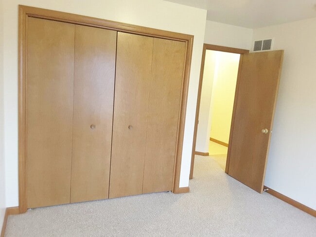 Building Photo - 3 Bedroom 2 Bathroom Single Family Home in...