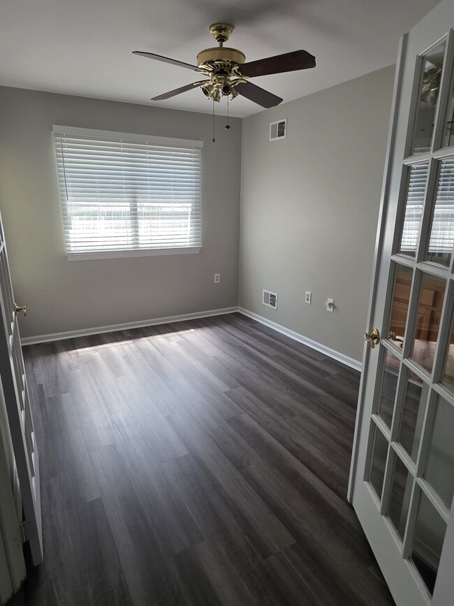 Building Photo - 974 A Thornbury Ln