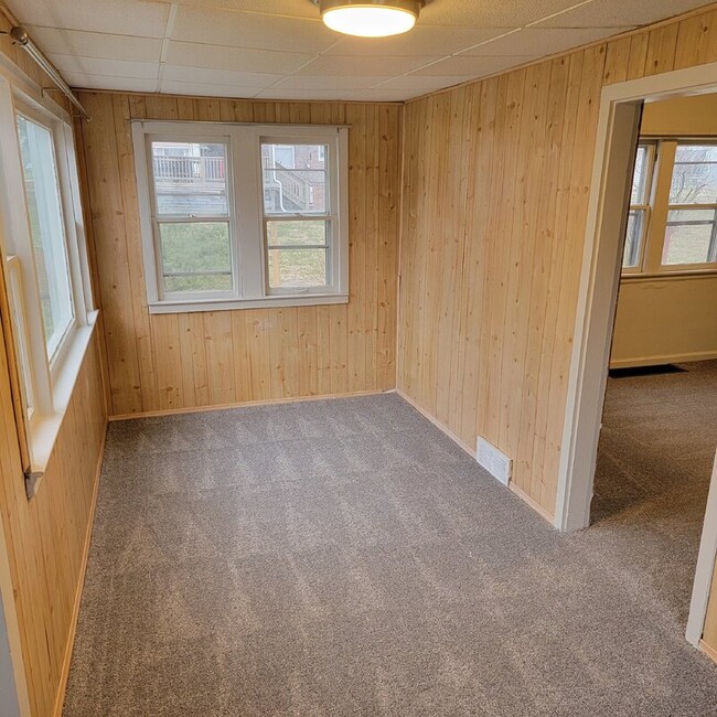 Building Photo - 1211 Lewis Ave