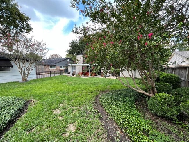 Building Photo - 5651 Valkeith Dr