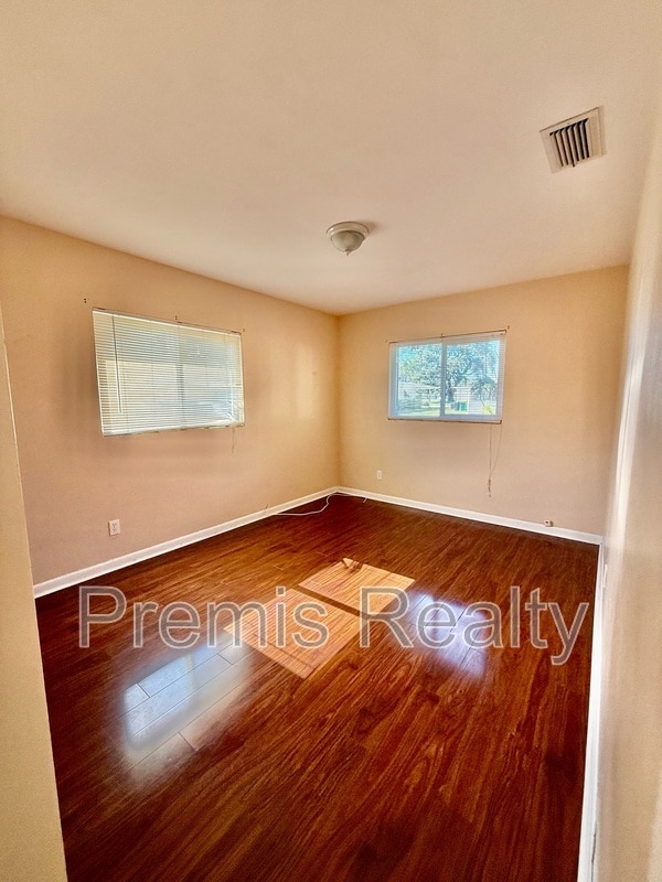 Building Photo - 2671 Pinehurst Ave