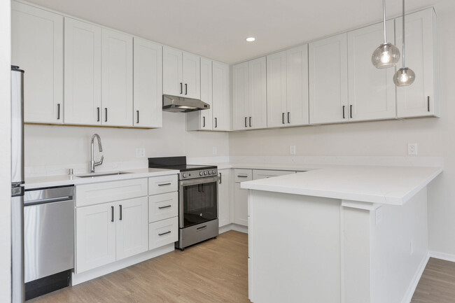 Building Photo - 642 Alvarado