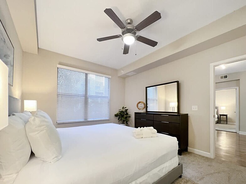 Building Photo - 4504 W Spruce St