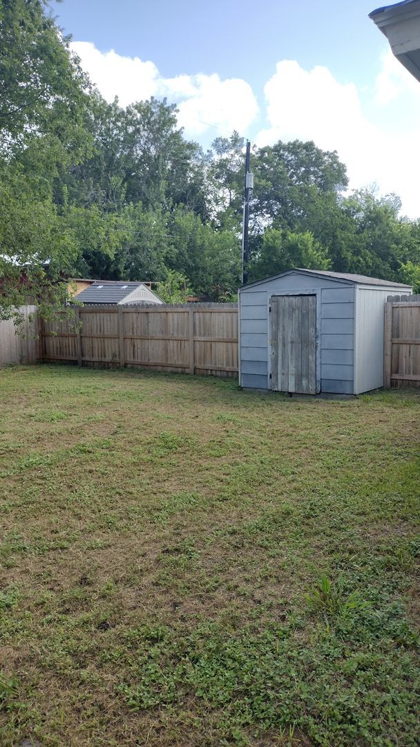 Building Photo - 226 Redbud Ln