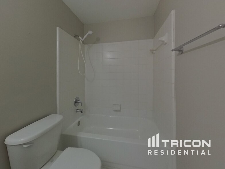 Building Photo - 391 Spring Willow Dr NW