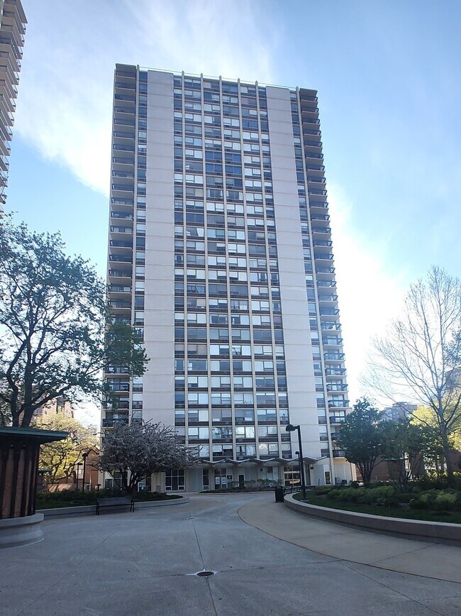 Building Photo - 1355 N Sandburg Terrace