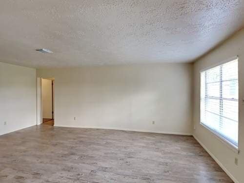 Building Photo - 9812 Robin St