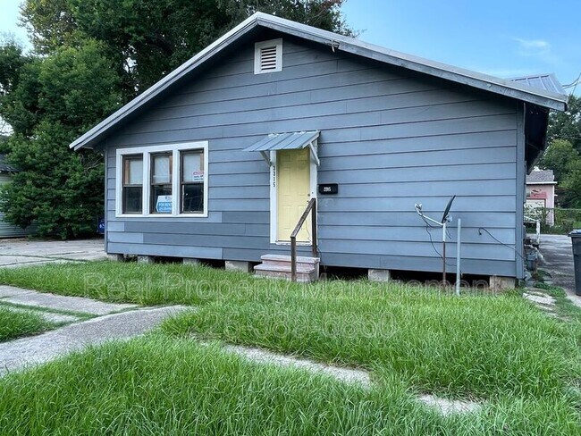 Building Photo - 3315 Weller Ave