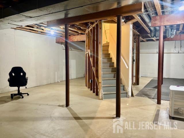 Building Photo - 14 Crestwood Ct