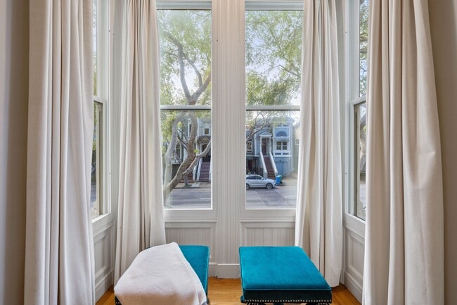 Building Photo - 2866 Pine St