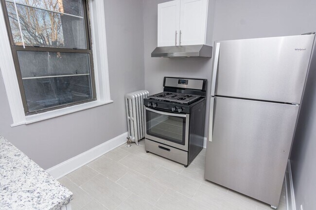 Interior Photo - 7656 S Kingston Ave