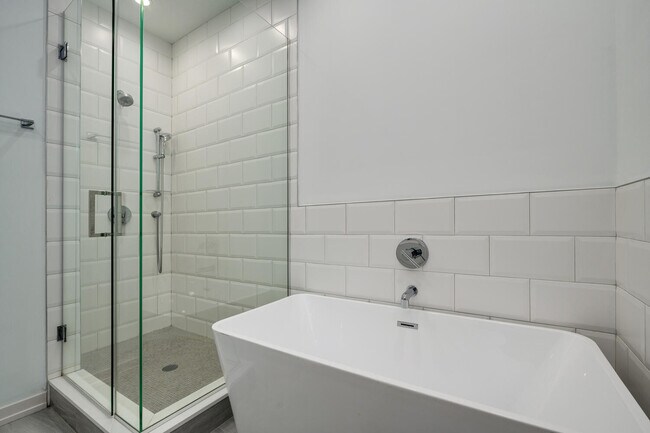 Building Photo - 4119 N Narragansett Ave